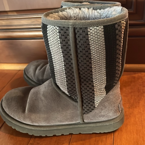 Uggs grey with textured tops - Picture 2 of 4